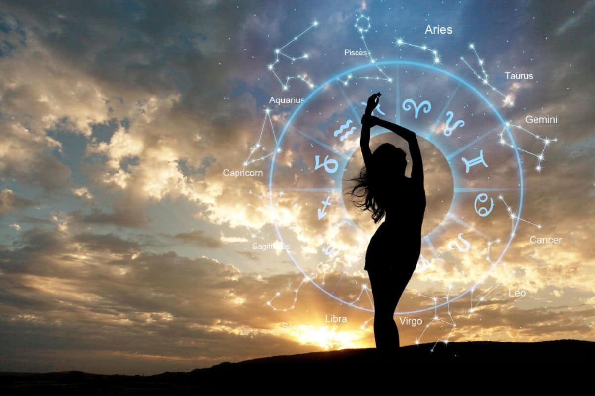 Signes astrologiques autour d'une femme
